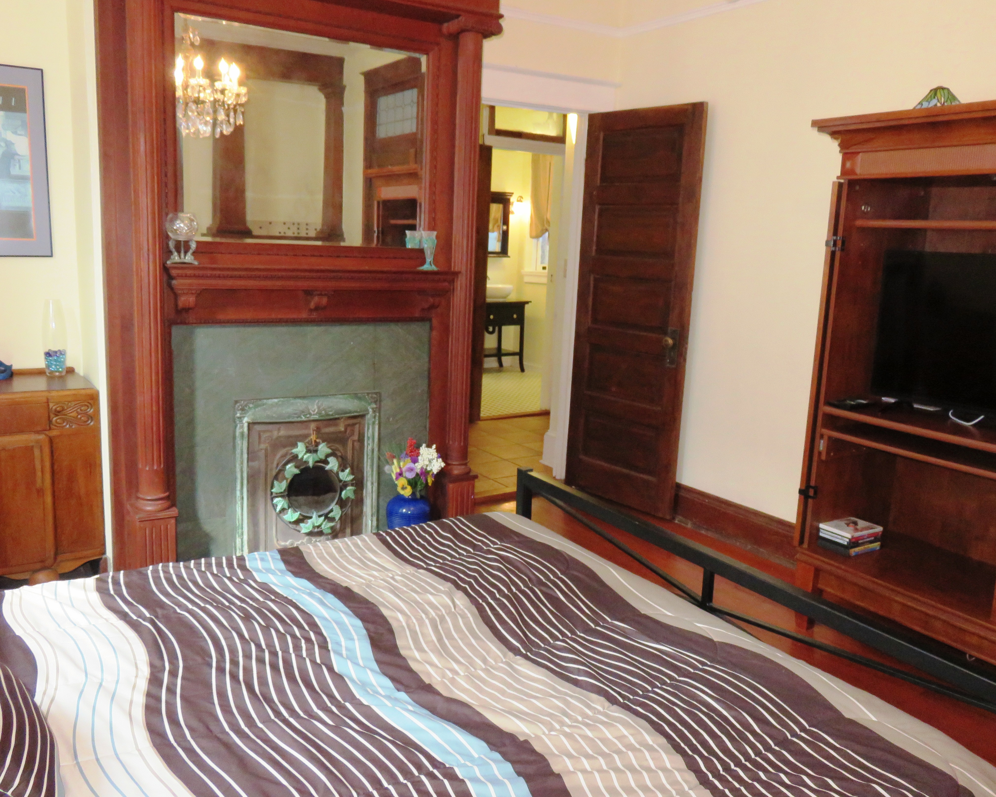 SCF Bedroom to bathroom